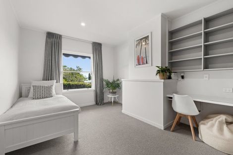 Photo of property in 21 Busby Hill, Havelock North, 4130