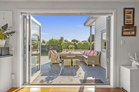 Photo of property in 31 Broadway Avenue, Waikuku Beach, 7473