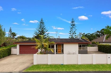 Photo of property in 24 Settlers Grove, Orewa, 0931