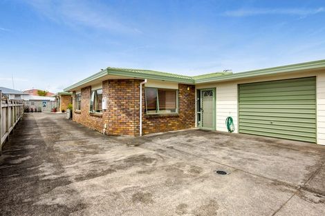 Photo of property in 2/219 Mangorei Road, Merrilands, New Plymouth, 4312