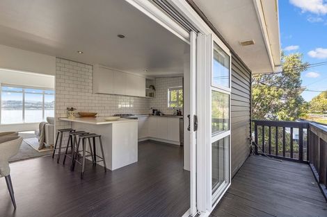 Photo of property in 277 Queens Drive, Lyall Bay, Wellington, 6022