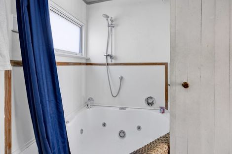 Photo of property in 10 Lear Street, Stratford, 4332