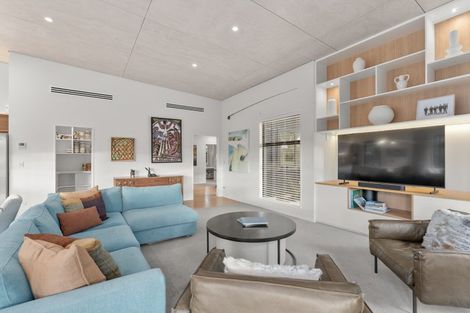 Photo of property in 1 Kirimoko Crescent, Wanaka, 9305