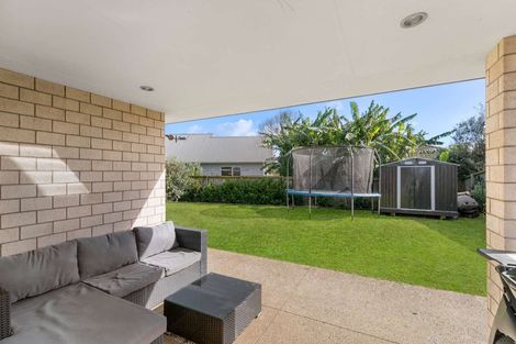 Photo of property in 44 Ripple Grove, Waiuku, 2123