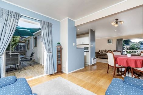 Photo of property in 28 King Richard Place, Browns Bay, Auckland, 0630