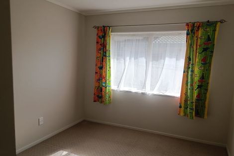 Photo of property in 3/166 Bradbury Road, Botany Downs, Auckland, 2010