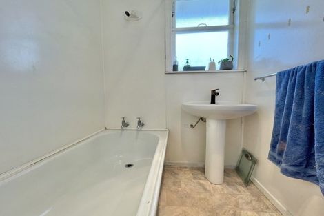 Photo of property in 16 Pohutukawa Drive, Tokoroa, 3420