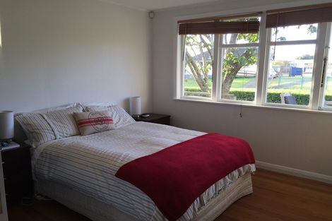 Photo of property in 5 Taratoa Street, Point England, Auckland, 1072