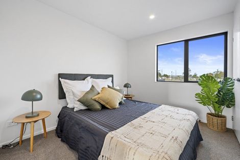 Photo of property in 2/4 Glenburn Road, Hobsonville, 0616