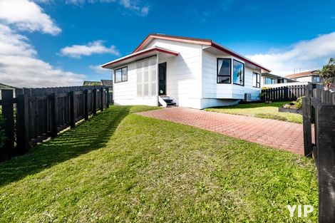 Photo of property in 37 Sunhaven Drive, Newlands, Wellington, 6037
