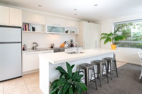 Photo of property in 28 Tiketike Way, Brooklyn, Wellington, 6021