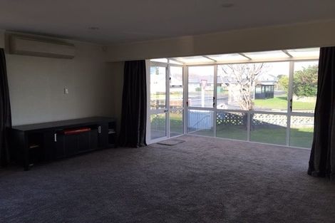 Photo of property in 2 Watson Drive, Paraparaumu Beach, Paraparaumu, 5032