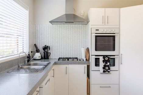 Photo of property in 33 Seddon Street, Waikanae, 5036