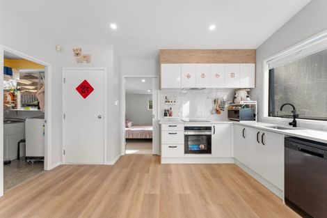 Photo of property in 24 Normanton Street, Glenfield, Auckland, 0629