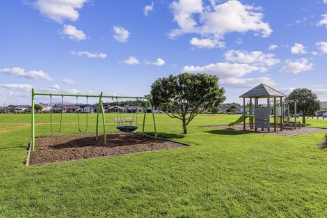 Photo of property in 35 Pohe Street, Waikanae, 5036