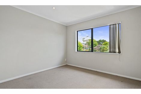 Photo of property in 100 Moire Road, West Harbour, Auckland, 0618
