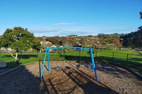 Photo of property in 10/42 Fields Parade, Oteha, Auckland, 0632