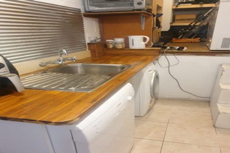 Photo of property in 15 Barker Rise, Northcross, Auckland, 0632