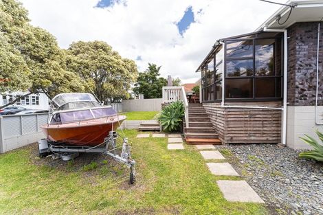 Photo of property in 1/12 Kauri Glen Road, Northcote, Auckland, 0627