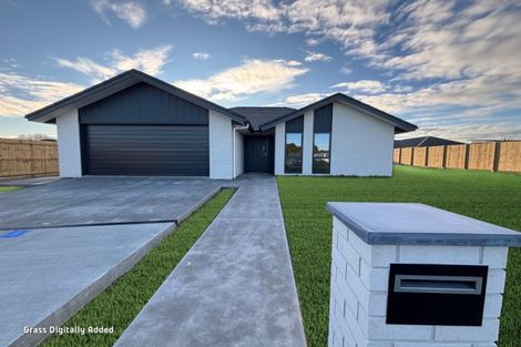 Photo of property in 13 Corrib Grove, Milson, Palmerston North, 4414