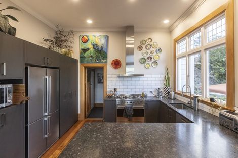 Photo of property in 16 Brewster Street, Bluff Hill, Napier, 4110