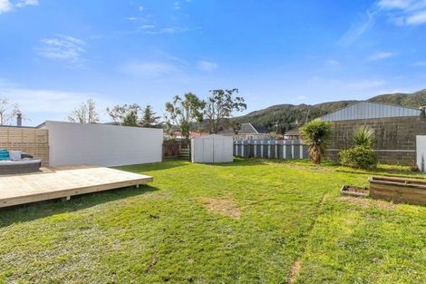 Photo of property in 16 Roberts Street, Wainuiomata, Lower Hutt, 5014