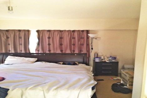 Photo of property in 2/5 Downing Street, Glenfield, Auckland, 0629