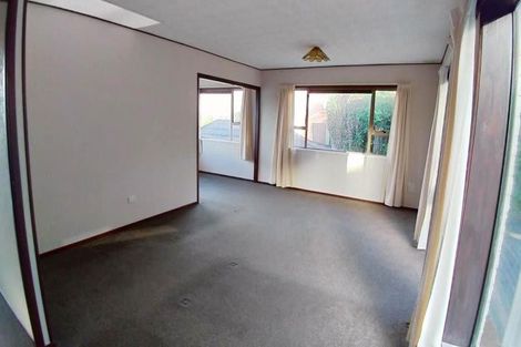 Photo of property in 2/9 Seaton Road, Murrays Bay, Auckland, 0630