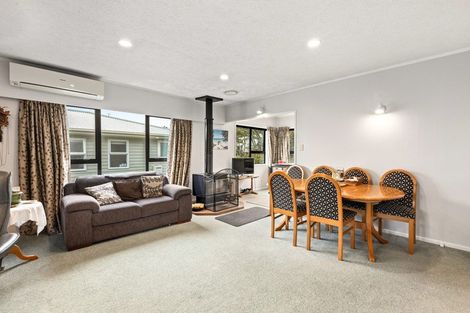 Photo of property in 60 Link Road, Newlands, Wellington, 6037