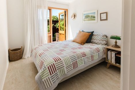 Photo of property in 42 Tizard Road, Birkenhead, Auckland, 0626