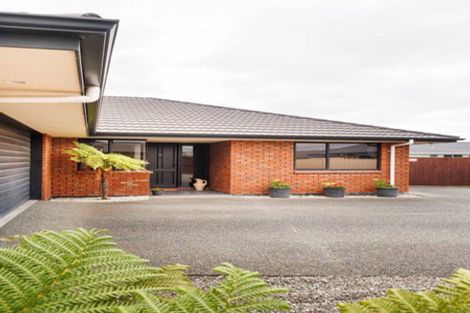 Photo of property in 17 Daniel Place, Kelvin Grove, Palmerston North, 4414