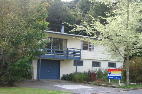 Photo of property in 25 Fendalton Crescent, Pinehaven, Upper Hutt, 5019