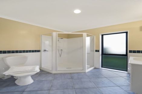 Photo of property in 15 Renlee Place, Shelly Park, Auckland, 2014