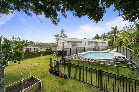 Photo of property in 24 Trinidad Road, Sunnynook, Auckland, 0620