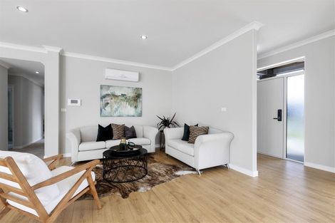 Photo of property in 6 Coote Way, Kumeu, 0810