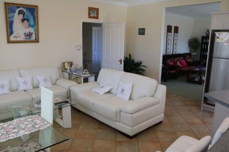 Photo of property in 4 The Oaks, Awapuni, Palmerston North, 4412