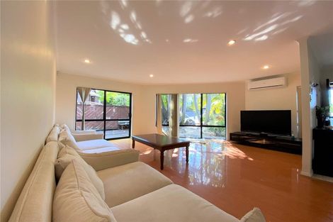 Photo of property in 2 Stitchbird Close, Murrays Bay, Auckland, 0630