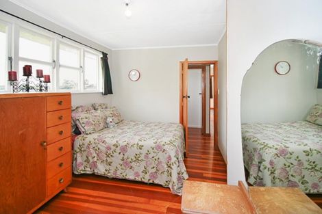 Photo of property in 1a Ward Place, Marfell, New Plymouth, 4310