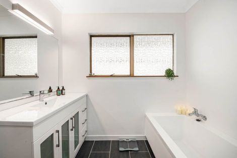 Photo of property in 39 Gledstane Road, Stanmore Bay, Whangaparaoa, 0932