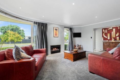 Photo of property in 2 Fernwater Place, Flagstaff, Hamilton, 3210