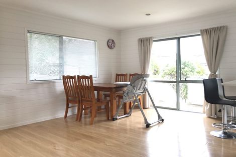Photo of property in 1/4 Mossop Rise, Glenfield, Auckland, 0629