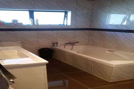 Photo of property in 2/409 West Coast Road, Glen Eden, Auckland, 0602