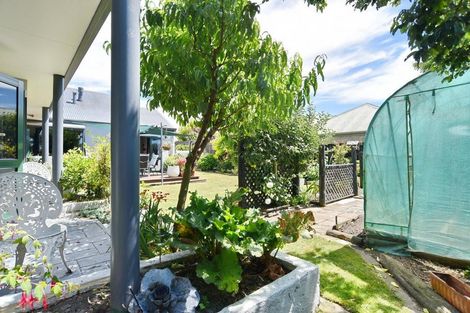 Photo of property in 21 Thornwood Place, Redwood, Christchurch, 8051