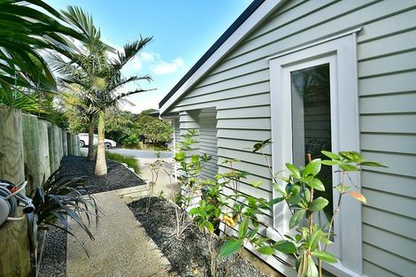 Photo of property in 2 Carento Way, Stanmore Bay, Whangaparaoa, 0932
