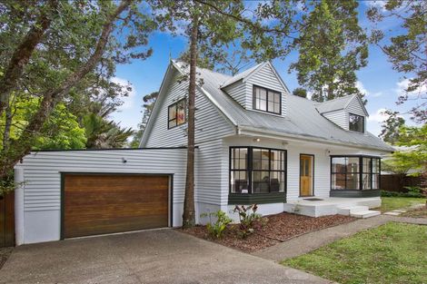 Photo of property in 33 Hollywood Avenue, Titirangi, Auckland, 0604