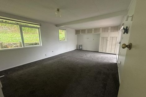 Photo of property in 5 Bird Grove, Stokes Valley, Lower Hutt, 5019