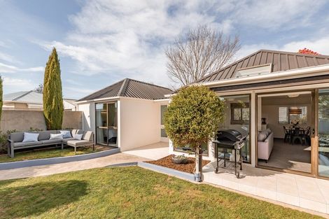 Photo of property in 2/122 Colombo Street, Sydenham, Christchurch, 8023