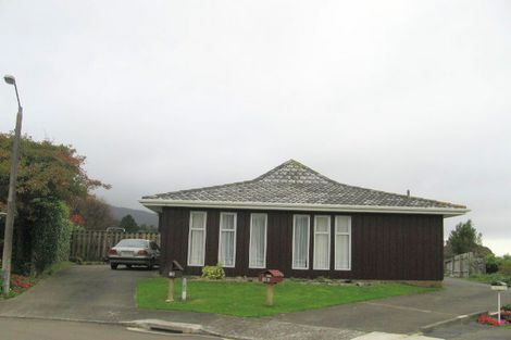 Photo of property in 15 Mckeefry Grove, Tawa, Wellington, 5028