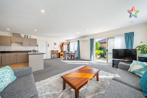 Photo of property in 32 Woodland Mews, Wainuiomata, Lower Hutt, 5014