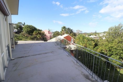 Photo of property in 2/879 East Coast Road, Northcross, Auckland, 0632